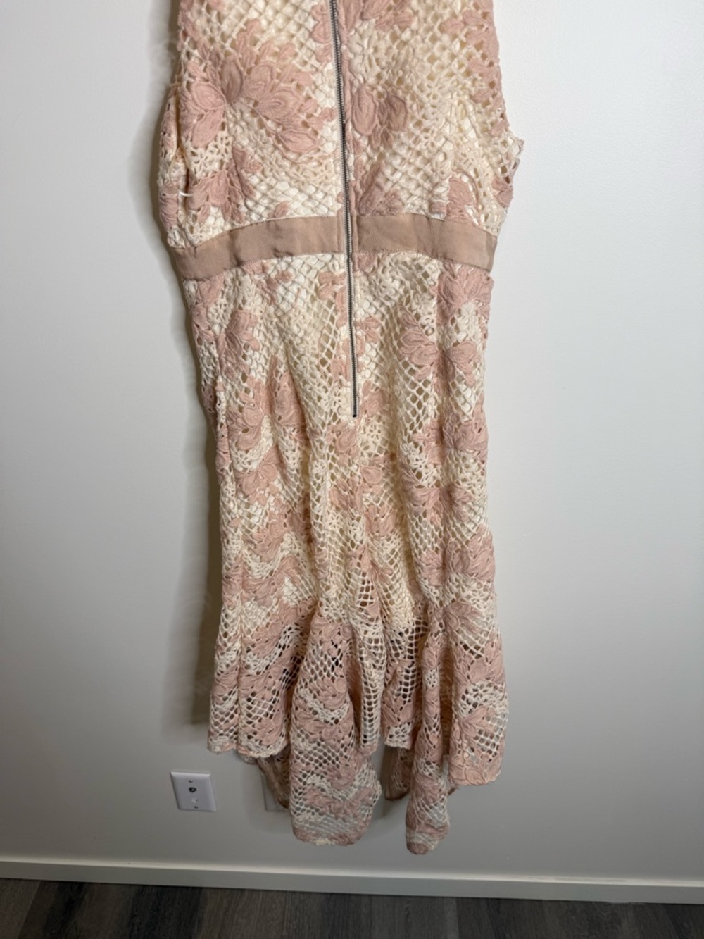 KEEPSAKE the Label Blush Pink Cream Crochet Midi Dress no air lace size 8 NWT - Picture 10 of 10
